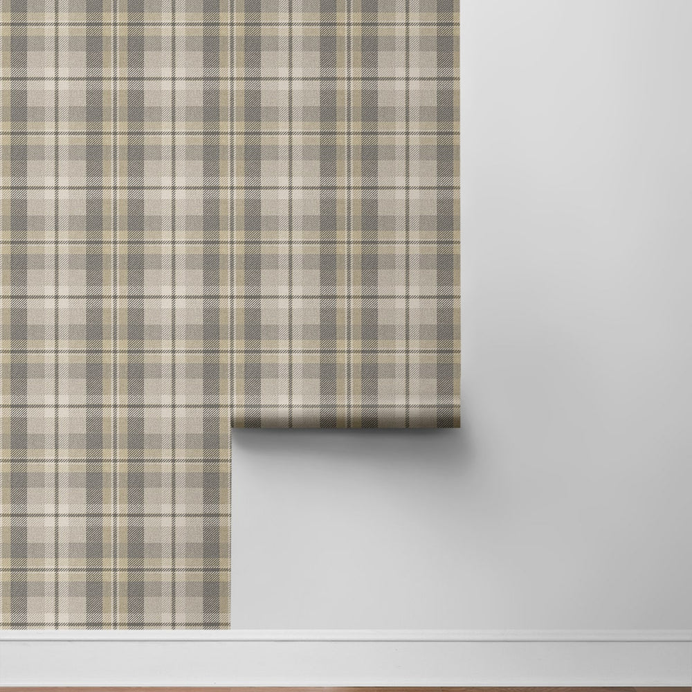 
                  
                    Grey plaid peel and stick wallpaper roll HG13108 Harry & Grace
                  
                