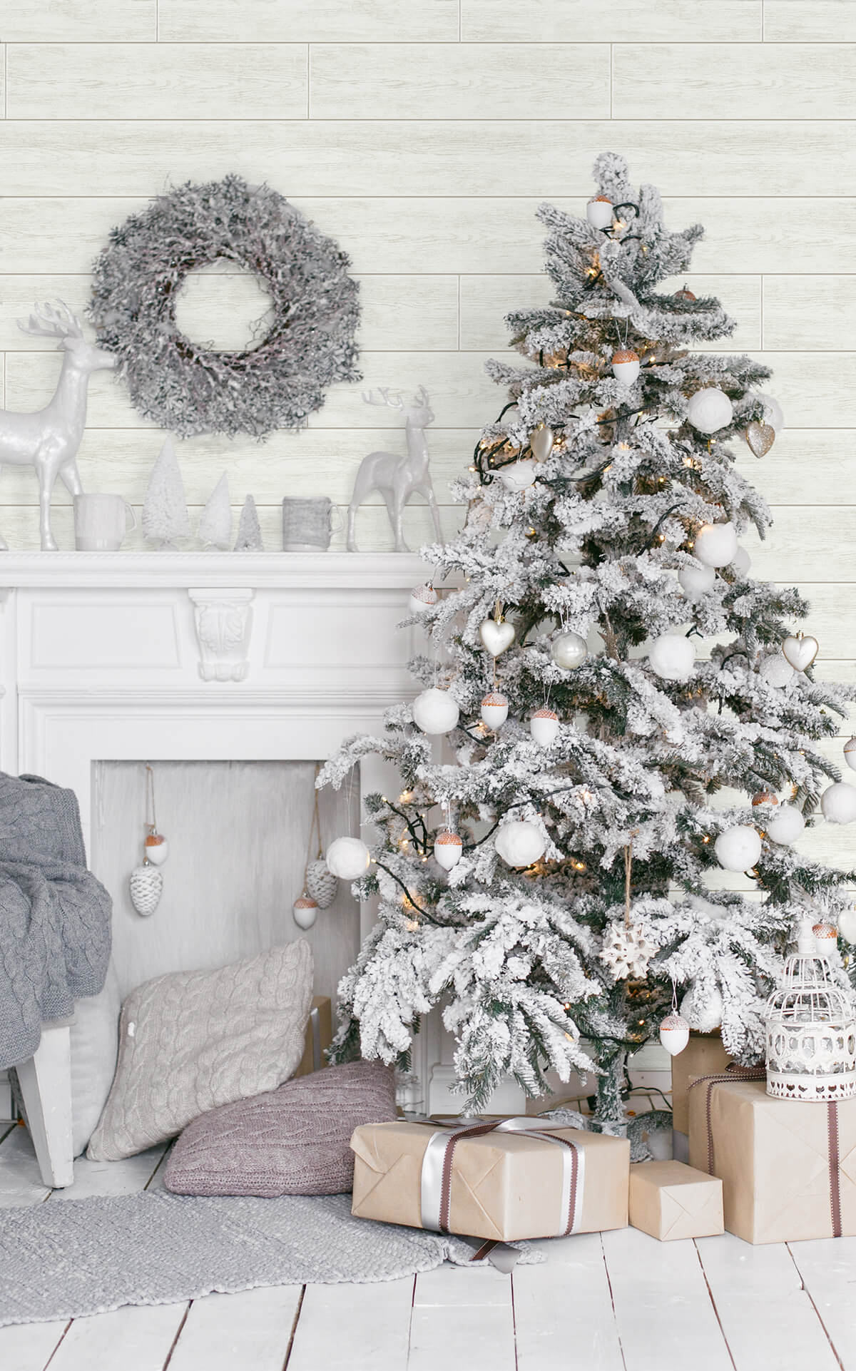 AX10910 farmhouse shiplap christmas peel and stick removable holiday wallpaper from NextWall